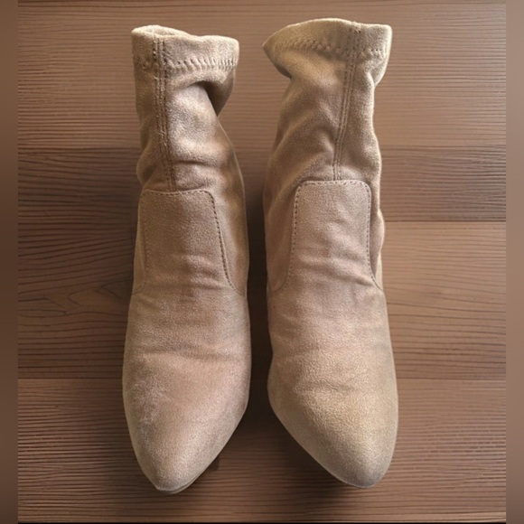 ✨ Taupe Suede Block Heel Ankle Booties Womens Size 6.5 Chic & Versatile ✨ - Picture 3 of 4